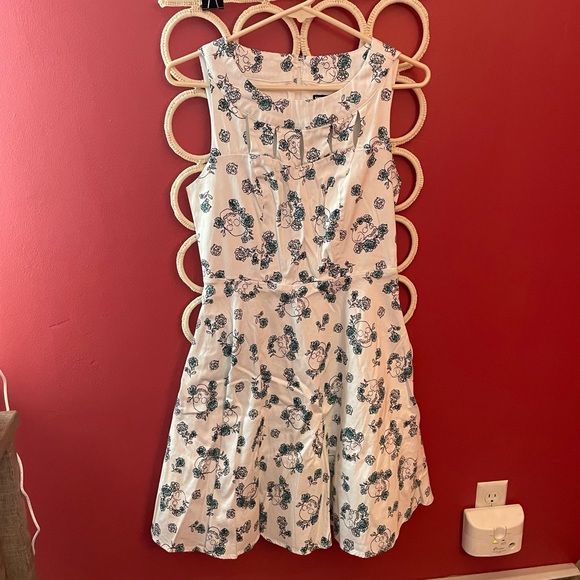 Vintage Style Dress, Skull and Roses - Picture 9 of 9